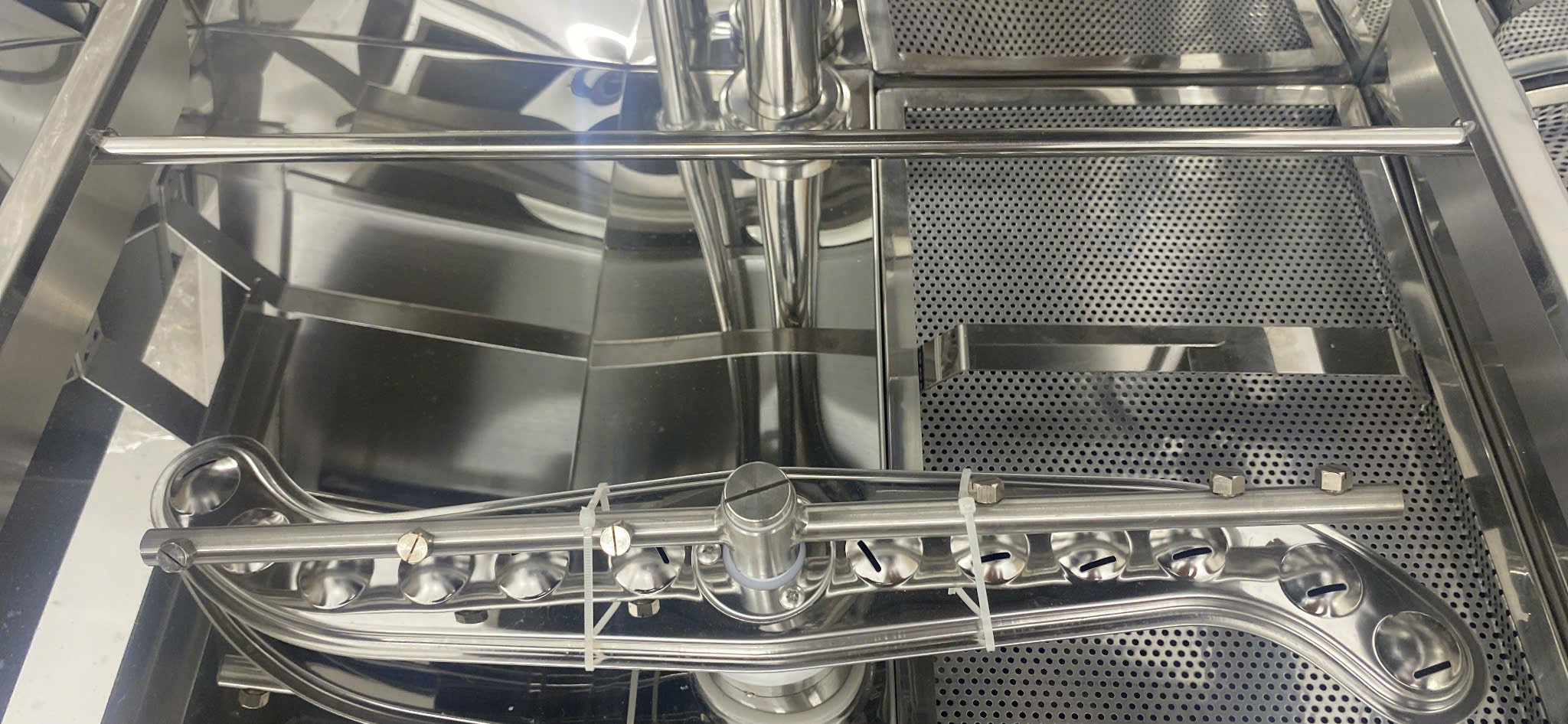 Lòng trong máy rửa bát cao cấp